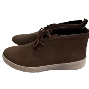 Izod Brown Chukka Boots with White Sole